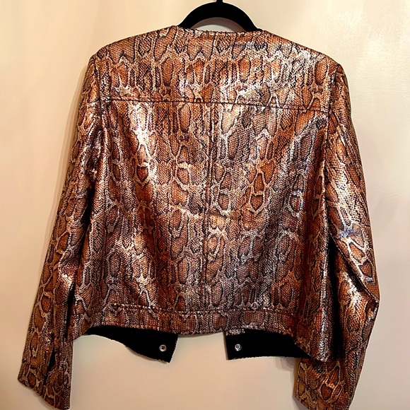 Dolce Cabo. Python Snake Skin Jacket. Size M. Buttons. Color Metallic - Picture 3 of 8